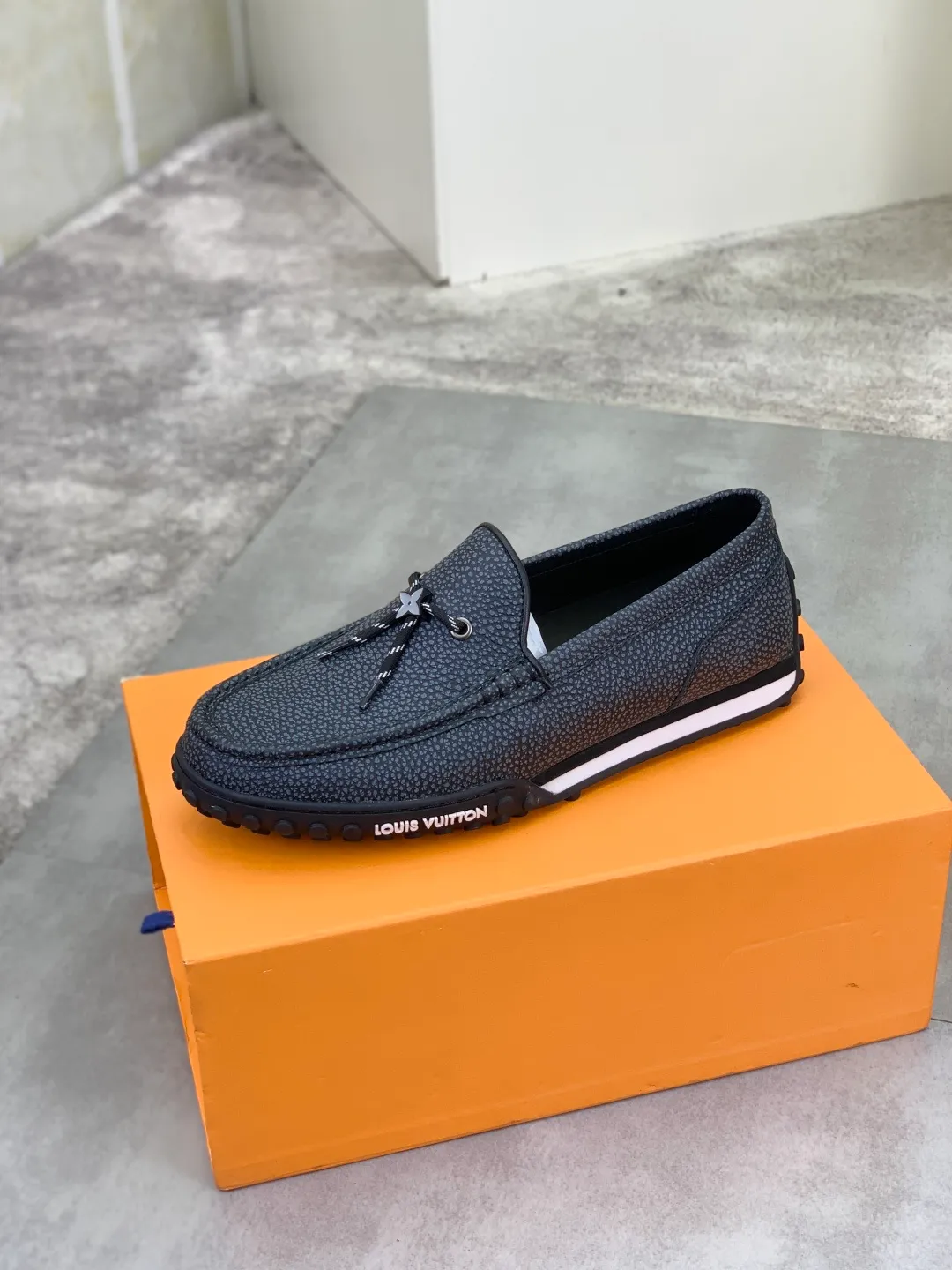 Men's Men's Shoes 💰P640 New Style 💶[LOUIS VUITTON] Water-dyed Niuli Original Order New Style 🍀LV Louis Vuitton *——Top version of LV classic leather shoes! Made of imported original calfskin, original leather side strips and wear-resistant high-end rubber outsole! High quality products! Color: black optional Size: 39-45